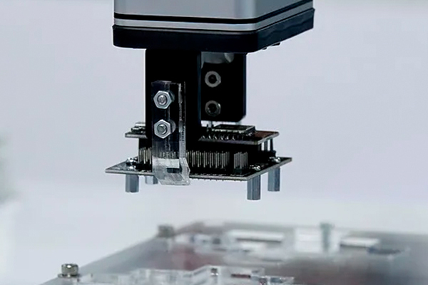 闭环步进一体机在芯片分拣机中的实际应用